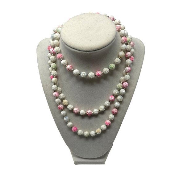 Vintage Hard Plastic Detailed Flower Beads in Pink, Blue, and White - Picture 3 of 5